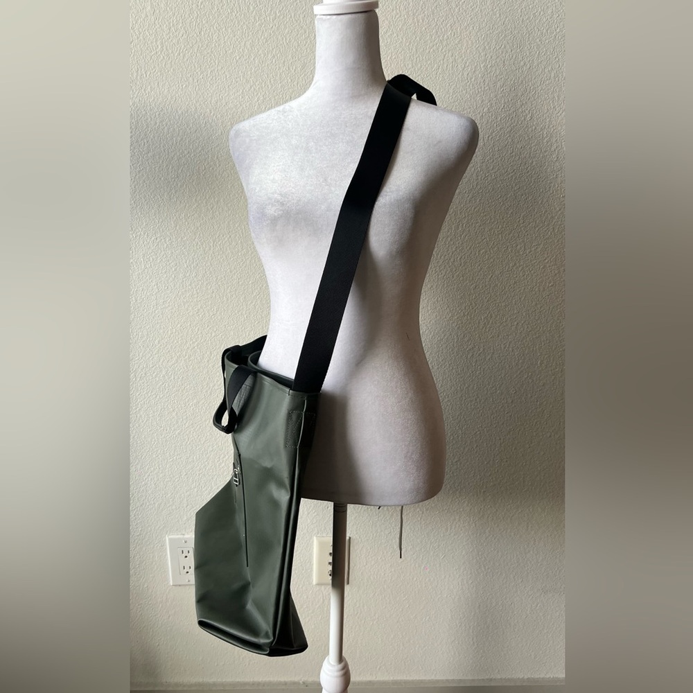 Green Tote Bag with Black Straps - Picture 3 of 14